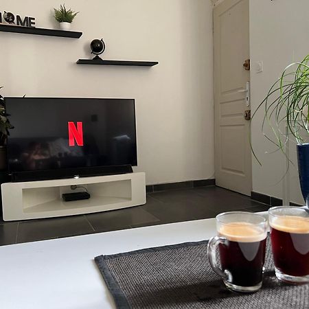 Cosy Studio Hyper Centre Avec Kitchenette & Climatisation كارْبُنْترا المظهر الخارجي الصورة
