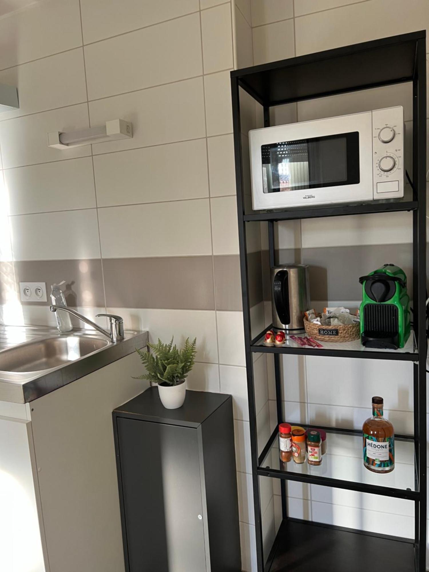 Cosy Studio Hyper Centre Avec Kitchenette & Climatisation كارْبُنْترا المظهر الخارجي الصورة