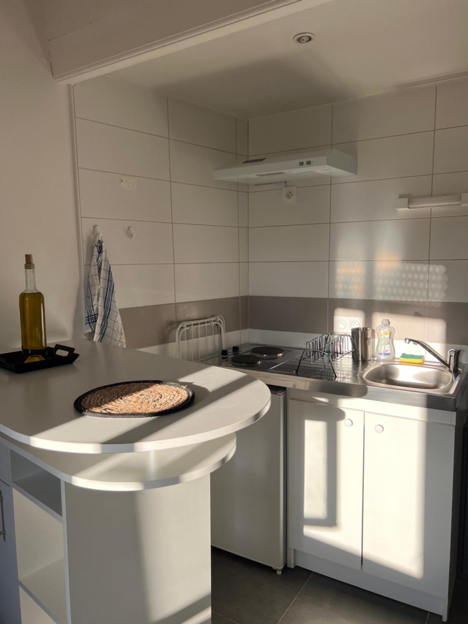 Cosy Studio Hyper Centre Avec Kitchenette & Climatisation كارْبُنْترا المظهر الخارجي الصورة