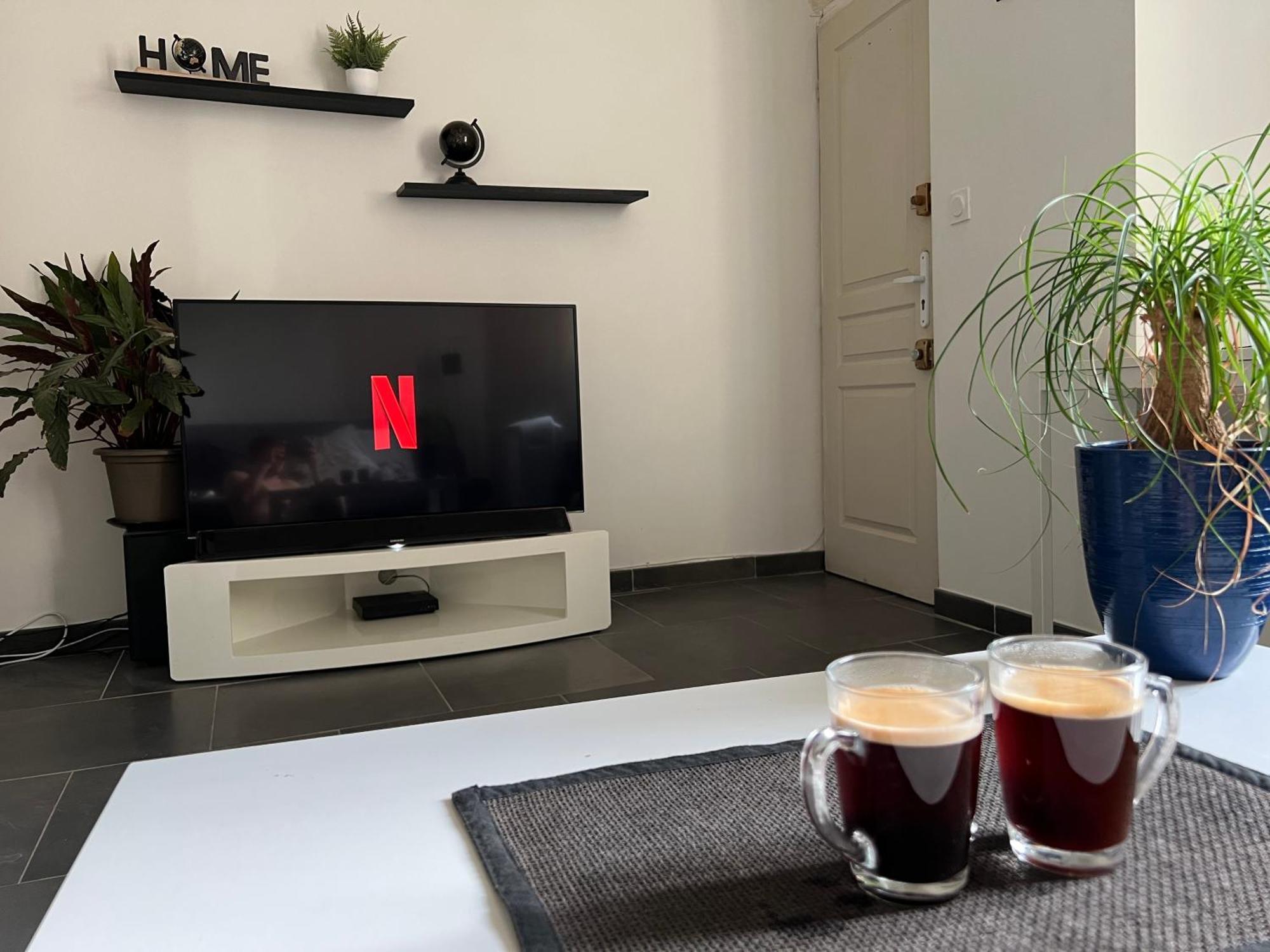Cosy Studio Hyper Centre Avec Kitchenette & Climatisation كارْبُنْترا المظهر الخارجي الصورة